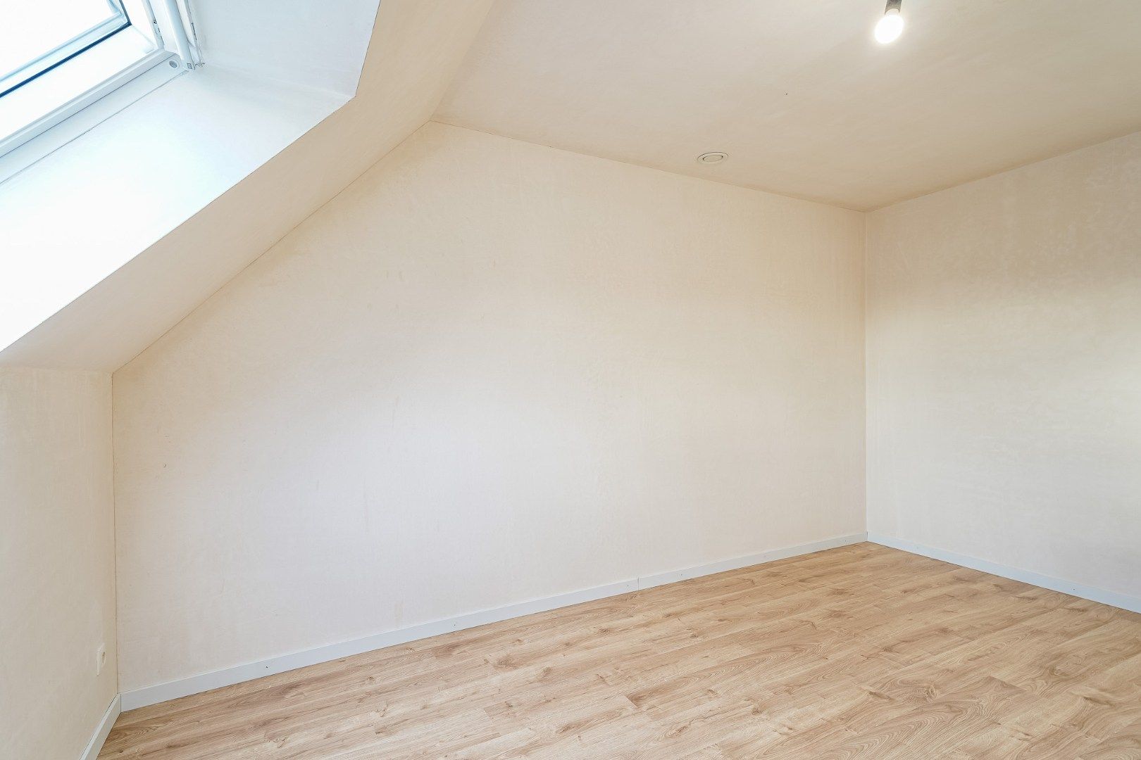 Moderne halfopen nieuwbouw woning op 356 m² met hoogwaardige afwerking foto 13