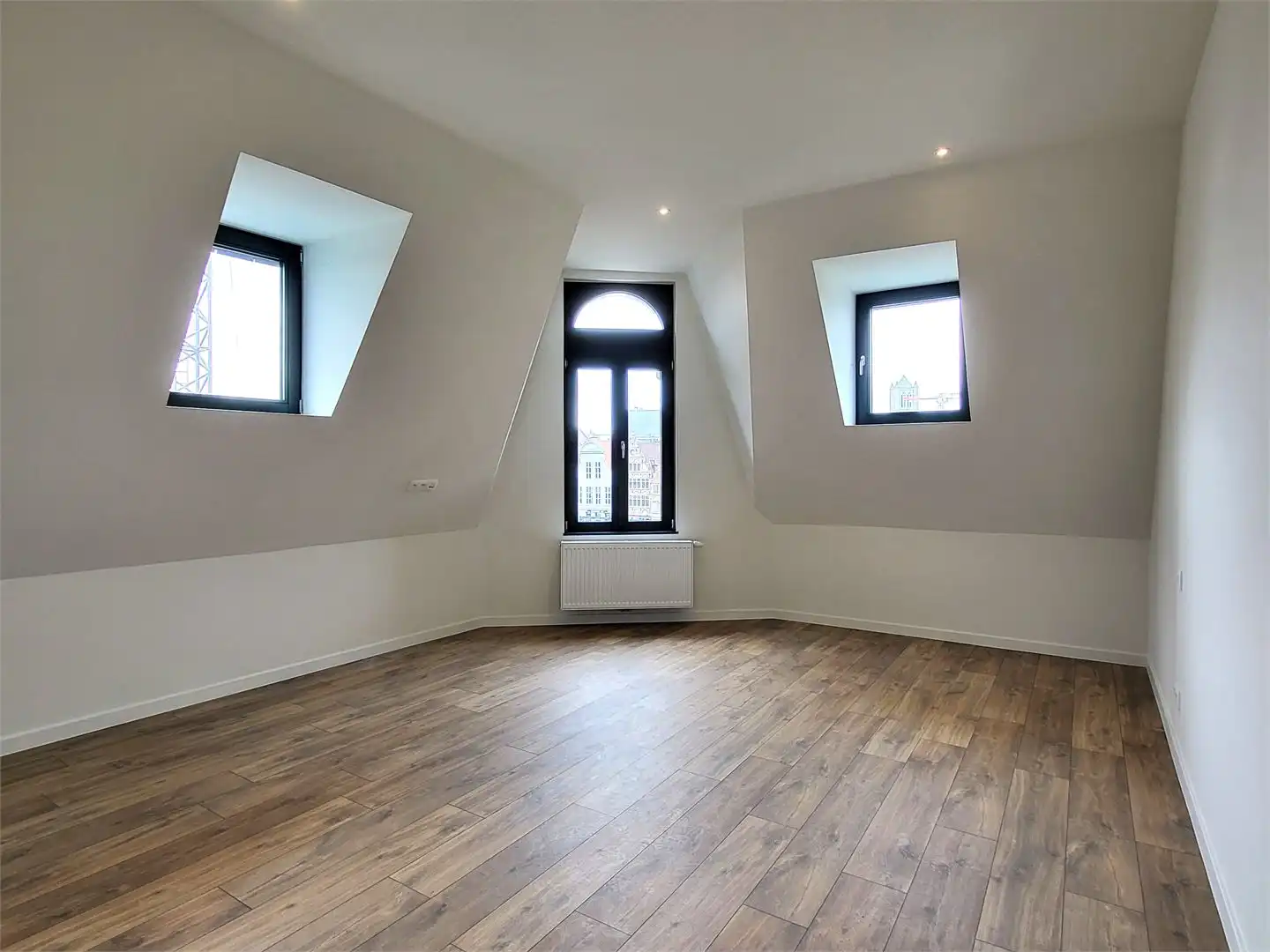 Volledig gerenoveerd appartement met 2 slaapkamers in het hart van Gent. foto 25