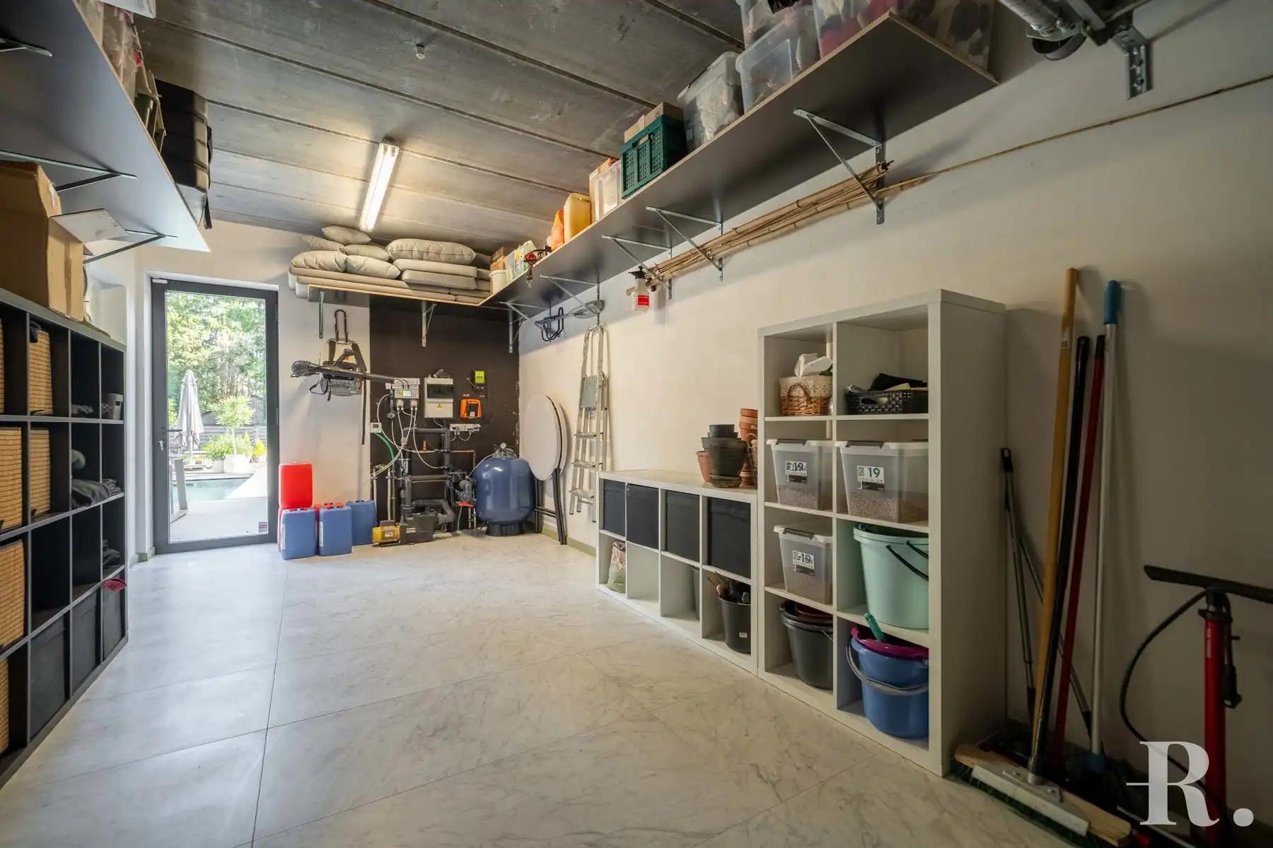 Instapklare woning met alle luxe en zwembad op goede locatie foto 22
