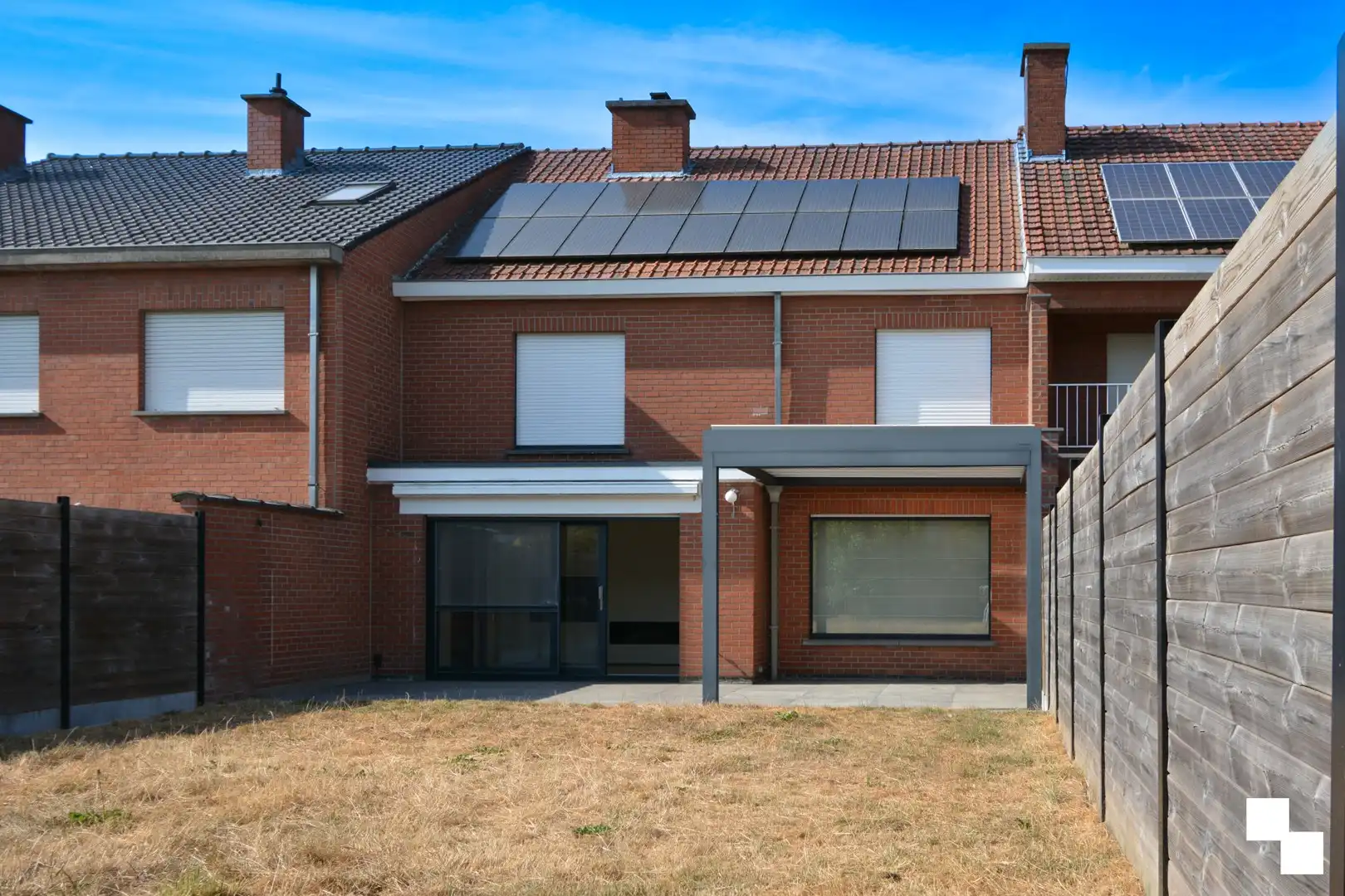 Ruime gesloten woning met 3 slaapkamers en prachtige tuin foto 28