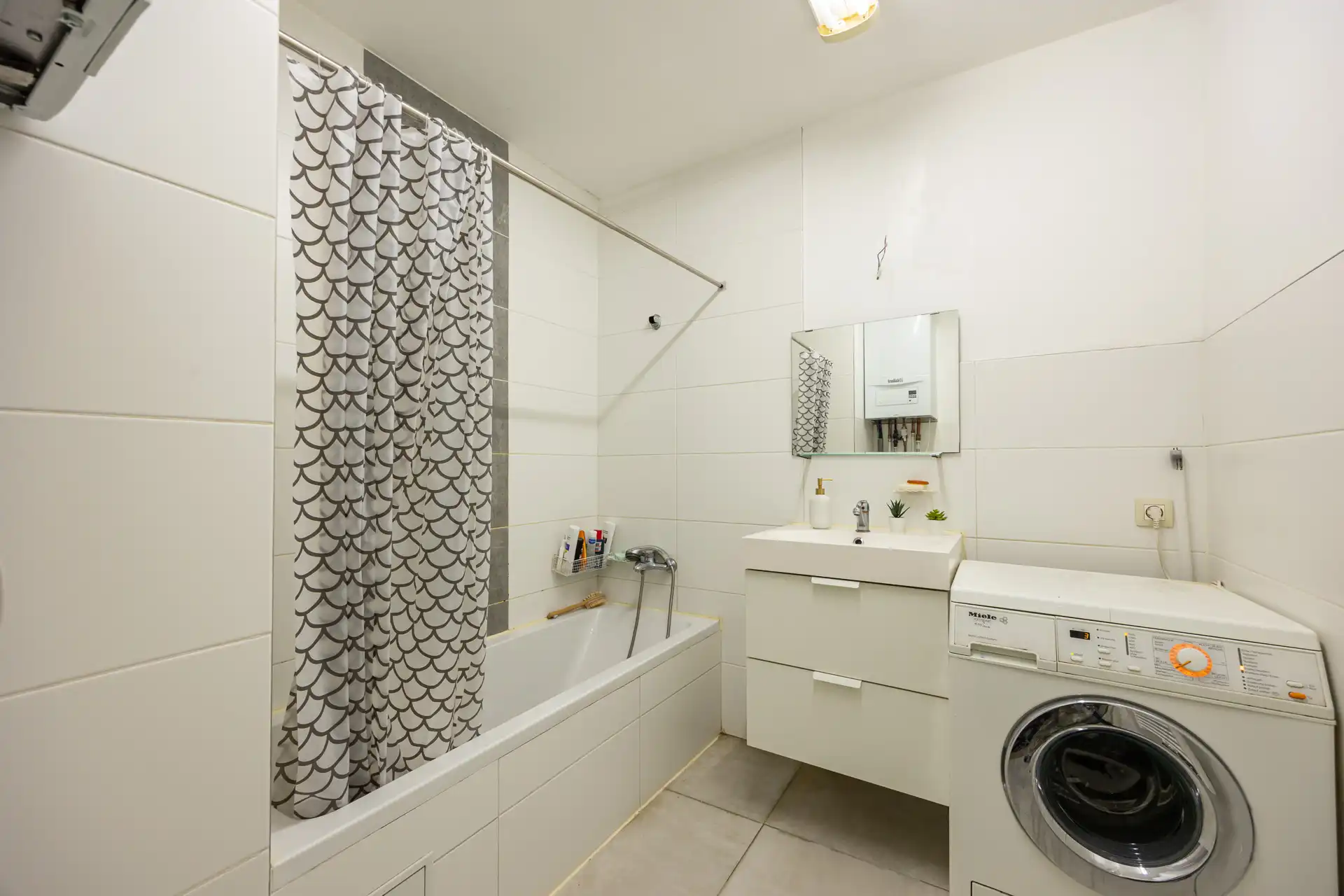 Instapklaar appartement met 3 slaapkamers, terras en kelder foto 9
