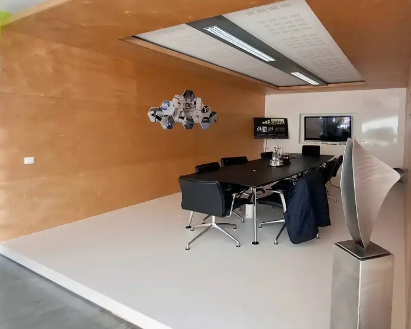 Magazijn met showroom te huur foto 7