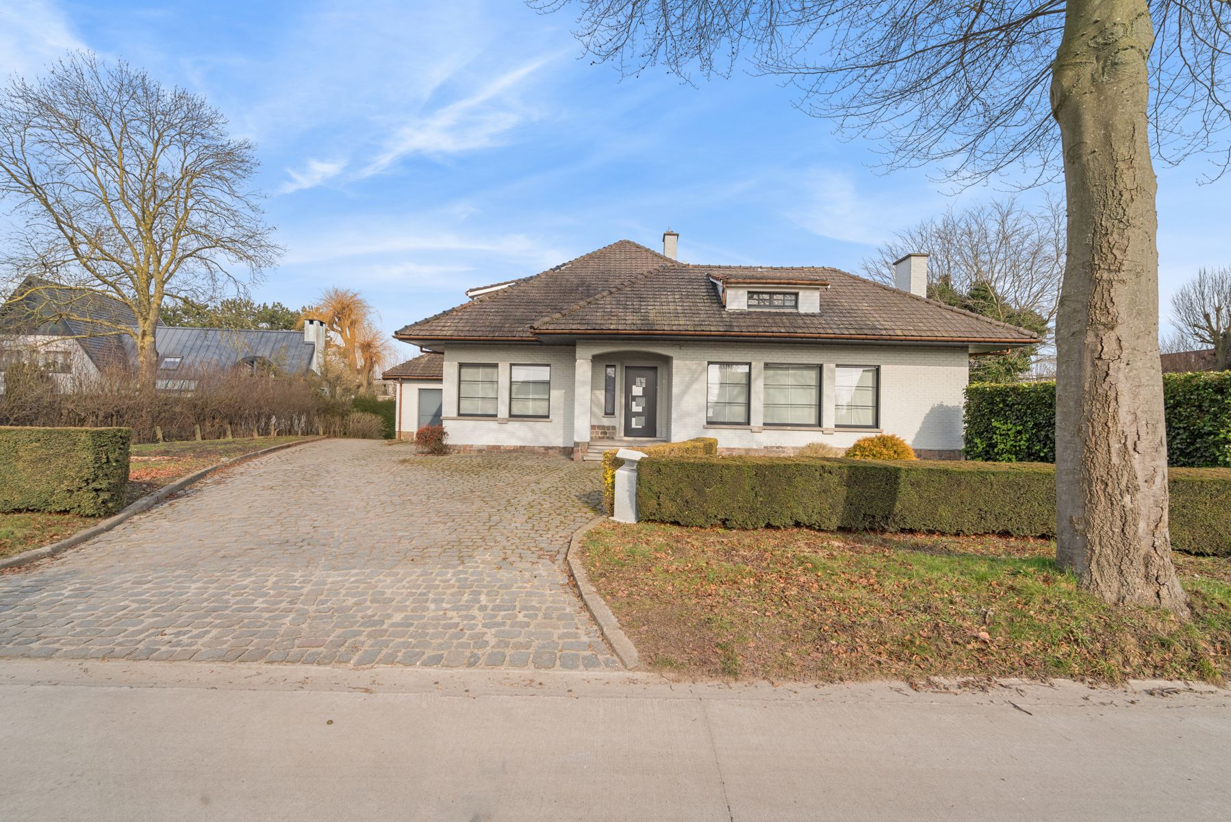 Ruime woning met 4 slaapkamers te Oordegem! foto {{pictureIndex}}