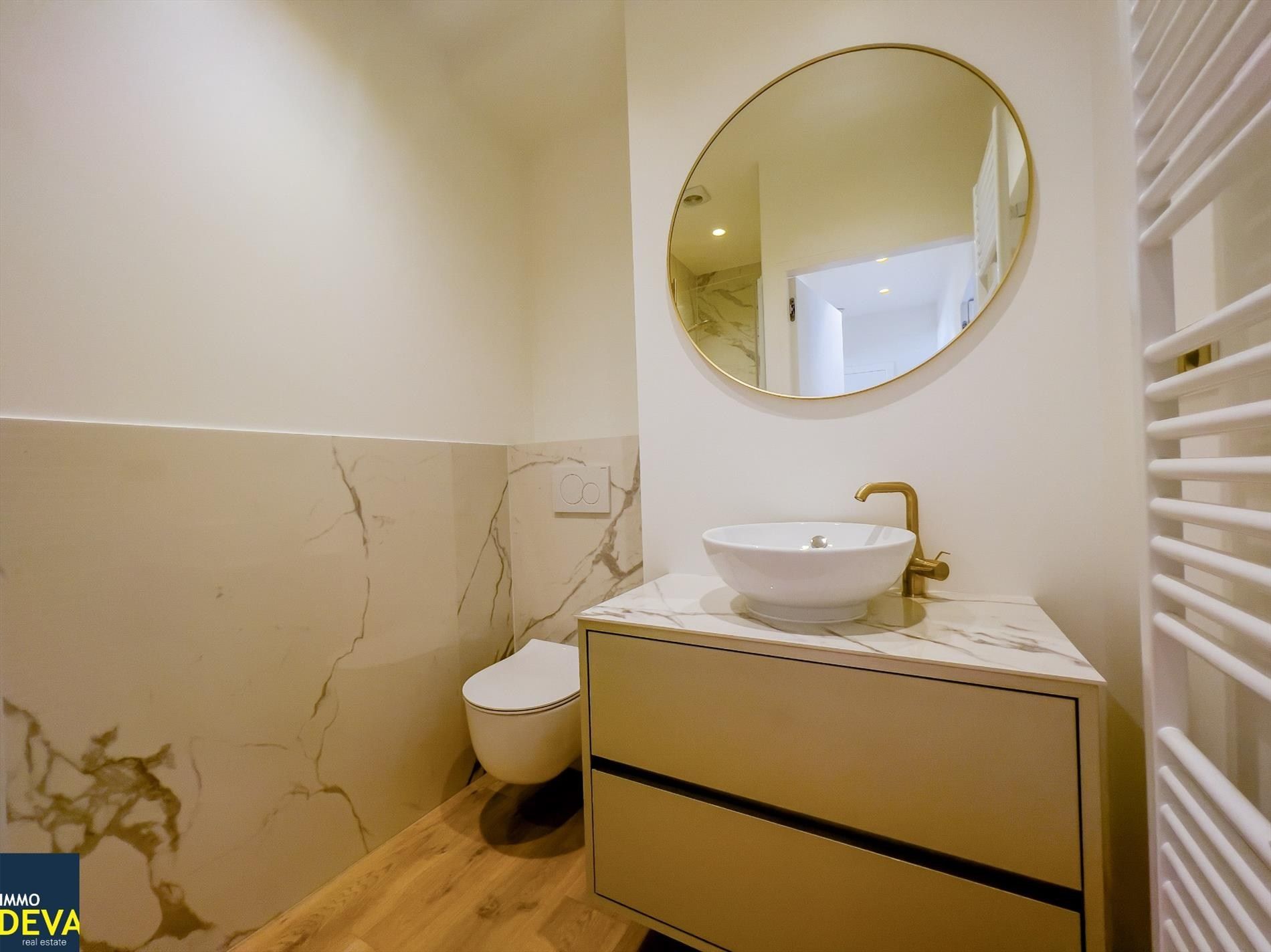 Gerenoveerd appartement met twee slaapkamers vlakbij bij de Dumortierlaan en het Lichttorenplein. foto 8