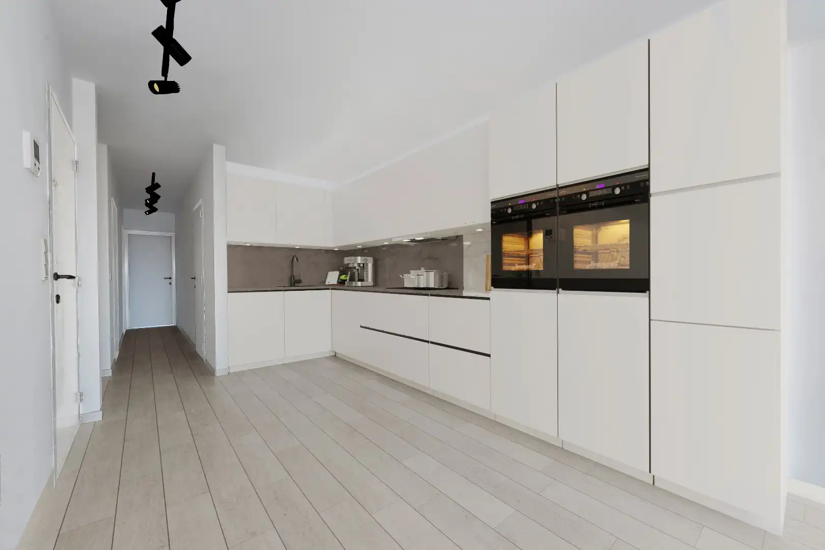 Stijlvol gerenoveerd appartement met 2 terrassen foto 3