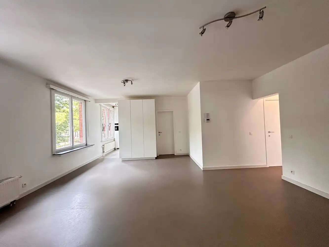 Pal in het bruisende centrum van Brasschaat gelegen 2 slaapkamerappartement in perfecte staat foto 6