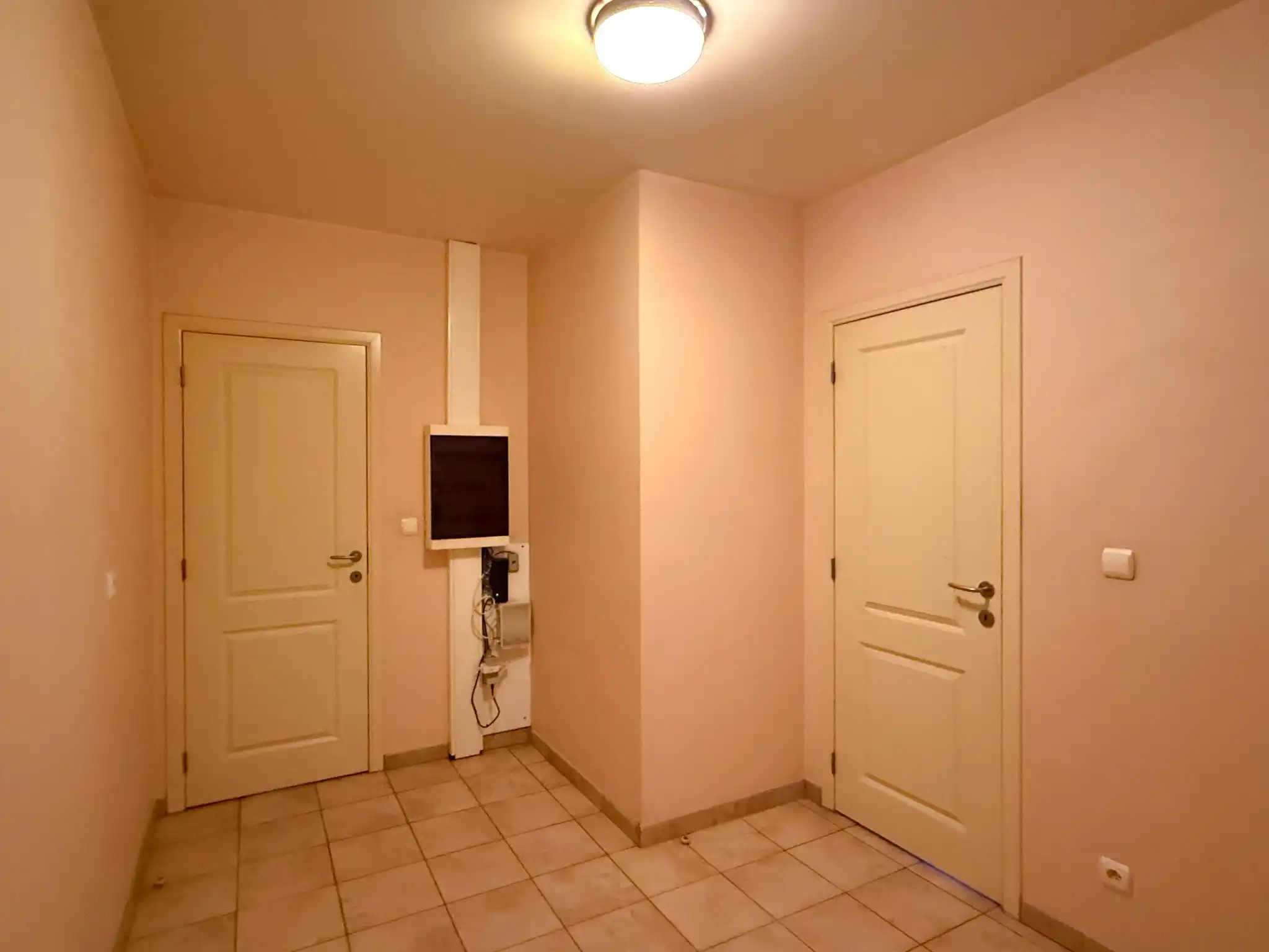 Appartement met twee slaapkamers en garage in het hartje van Beveren foto 5