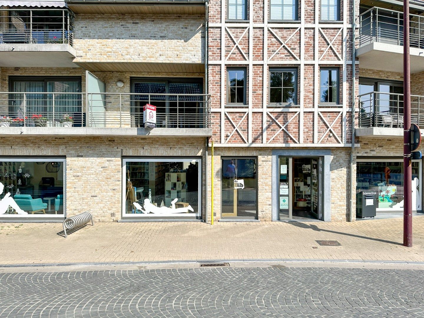 Instapklaar energiezuinig appartement hartje Eernegem, met zonnig terras en garage, topligging. foto 19