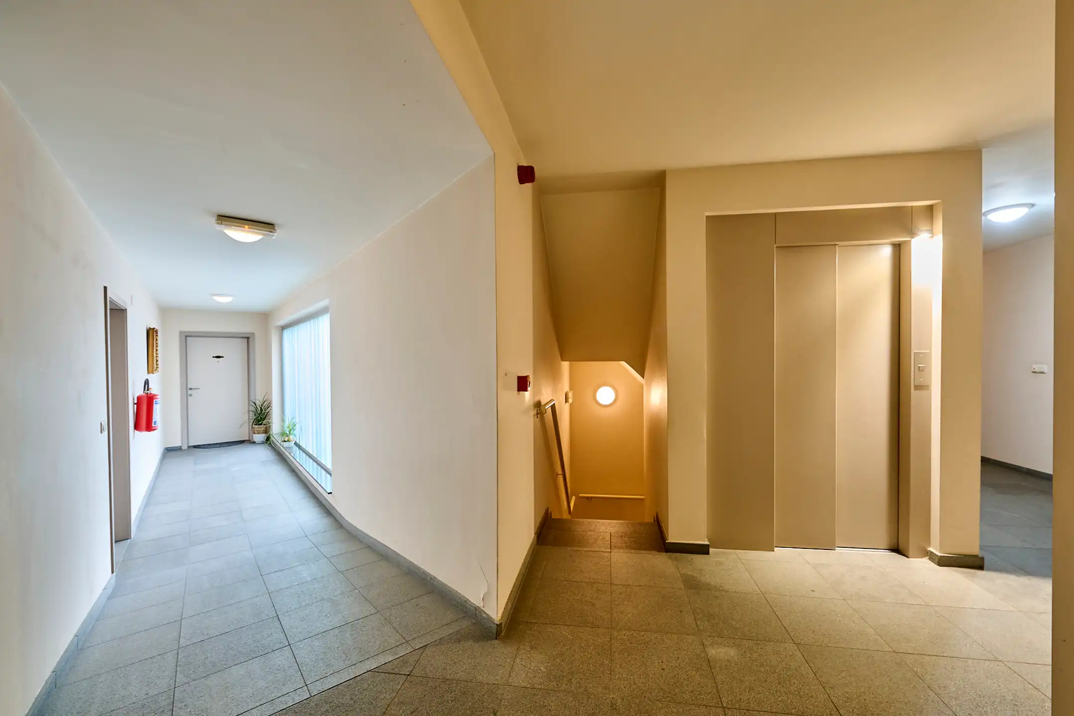 RUIM INSTAPKLAAR APPARTEMENT MET 2 SLAAPKAMERS NABIJ CENTRUM foto 9