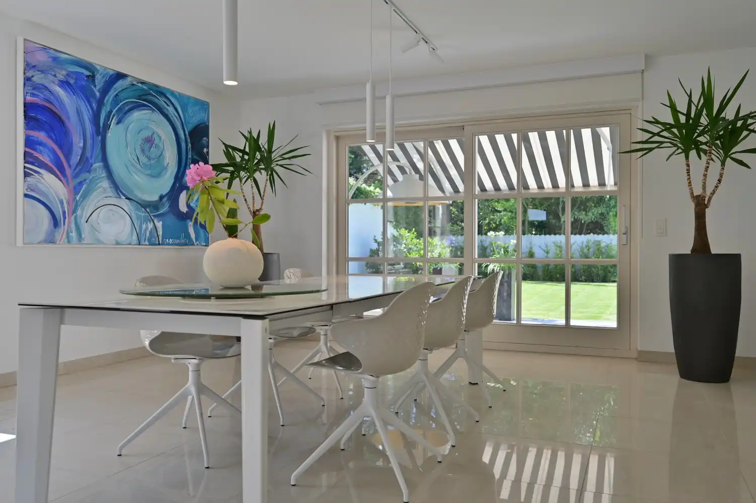 Exclusieve, gerenoveerde villa op toplocatie in residentieel Neerharen foto 8