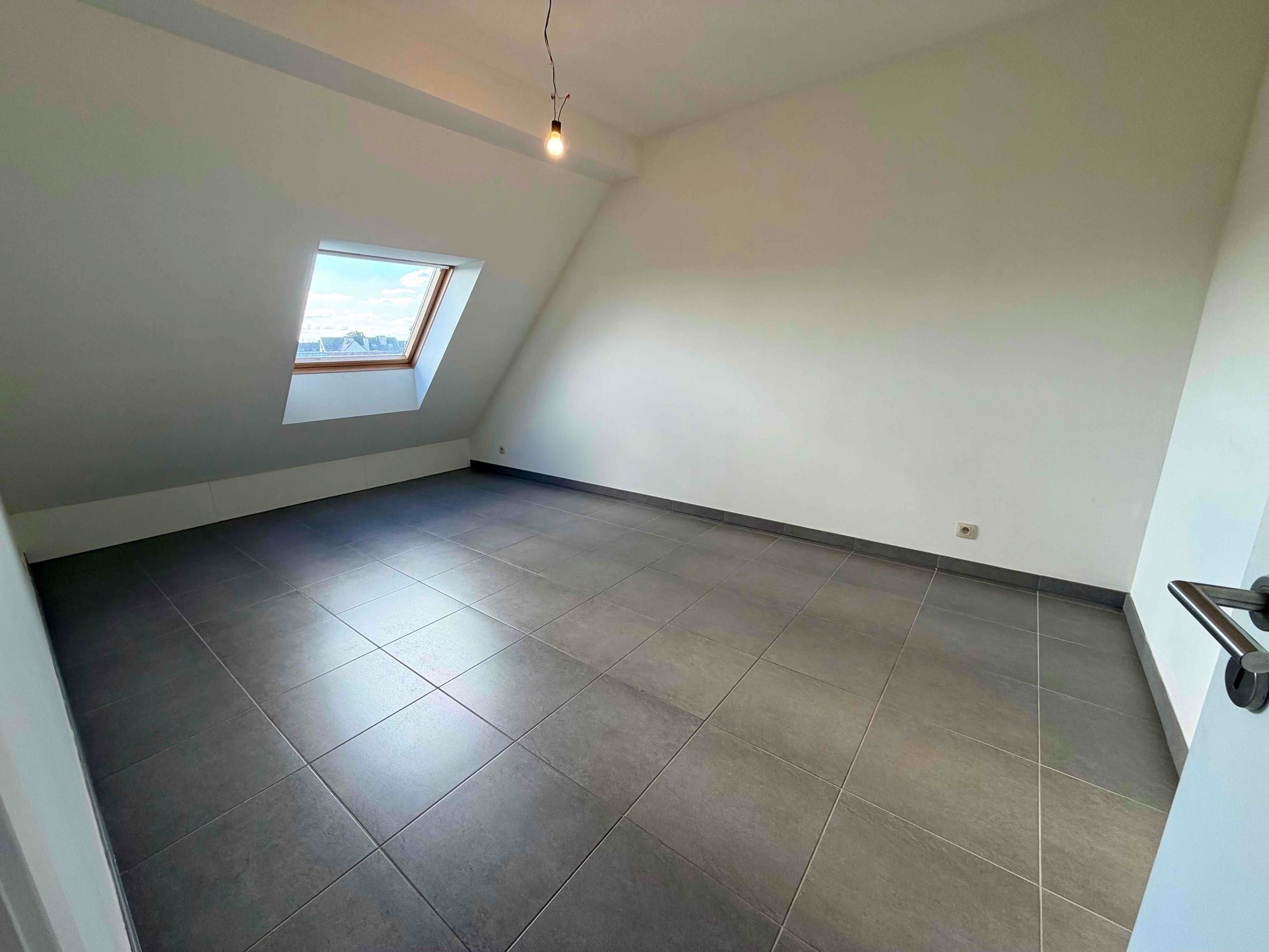 Ruim dakappartement (120 M2) met 2 slpk en terras foto 9