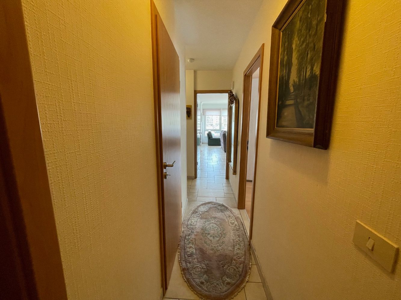 Ruim zonnig appartement met drie slaapkamers, twee badkamers en terras in een gebouw op de Markt. foto 22