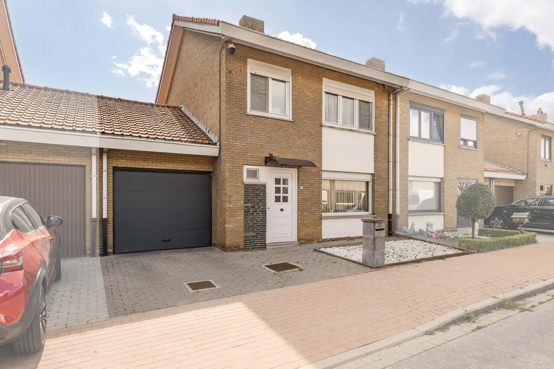 Charmante gezinswoning met 3 slaapkamers in het hart van Wielsbeke - TE KOOP! 🏡 foto {{pictureIndex}}