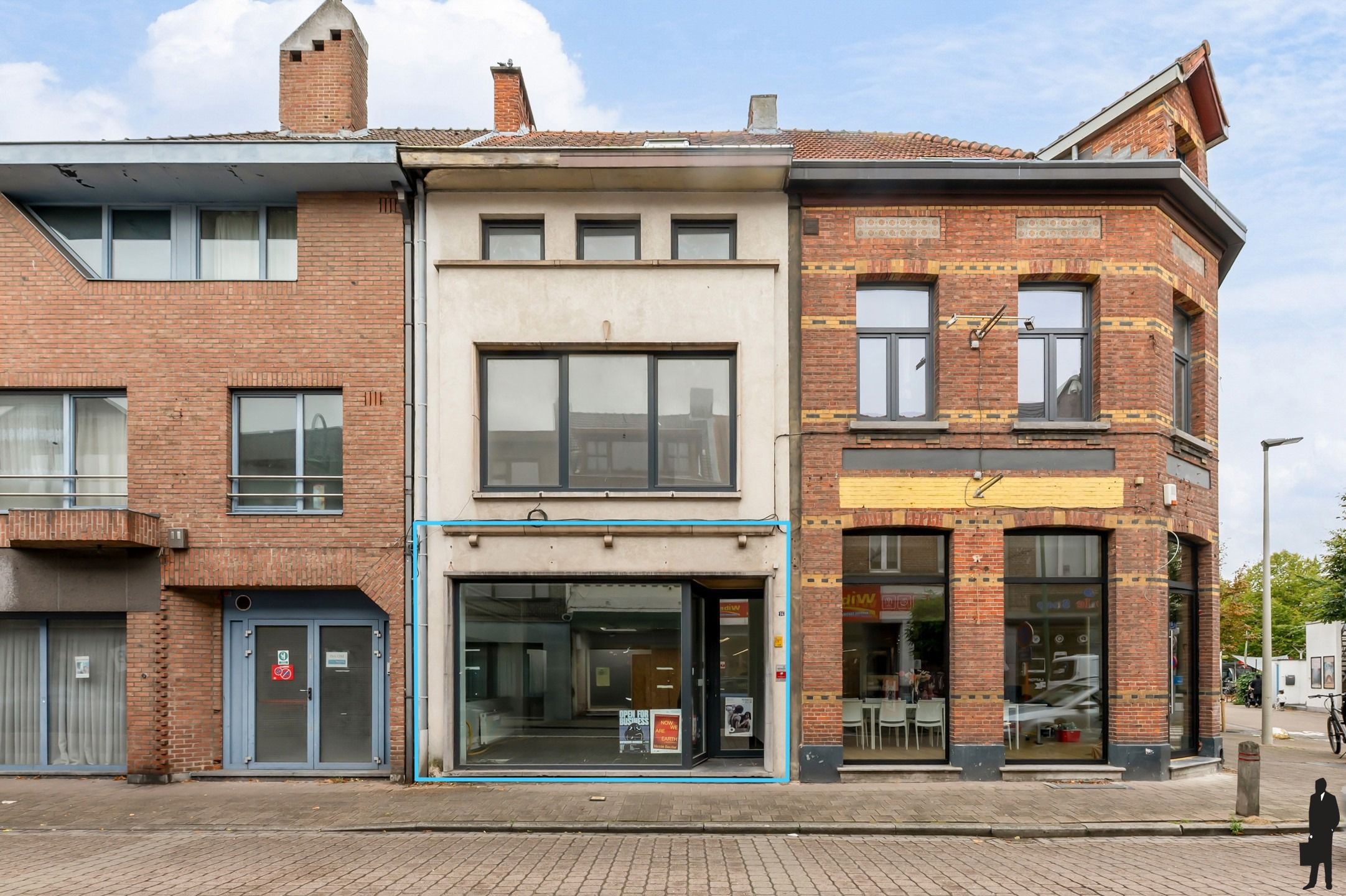 Handelsgelijkvloers in het centrum van Kapellen! foto {{pictureIndex}}