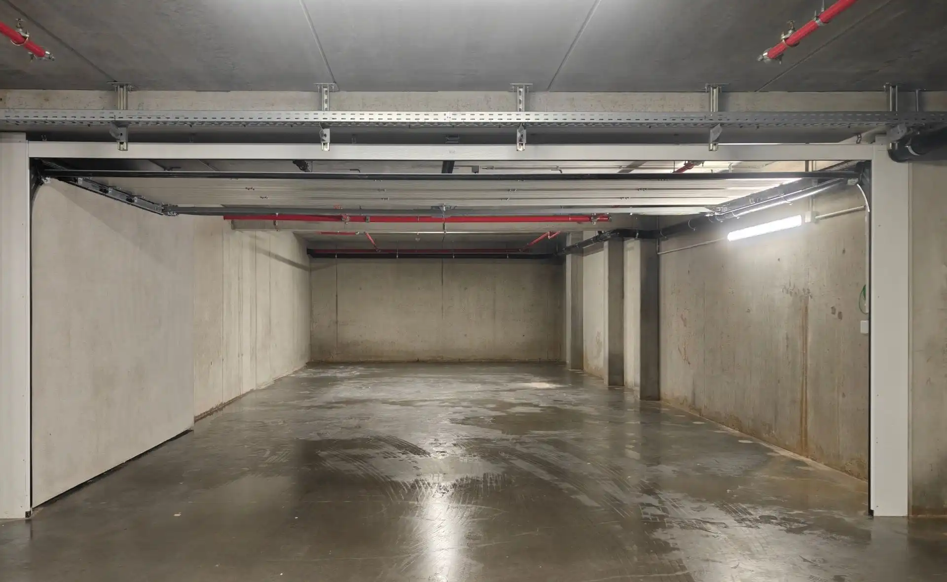 Garage foto {{pictureIndex}}