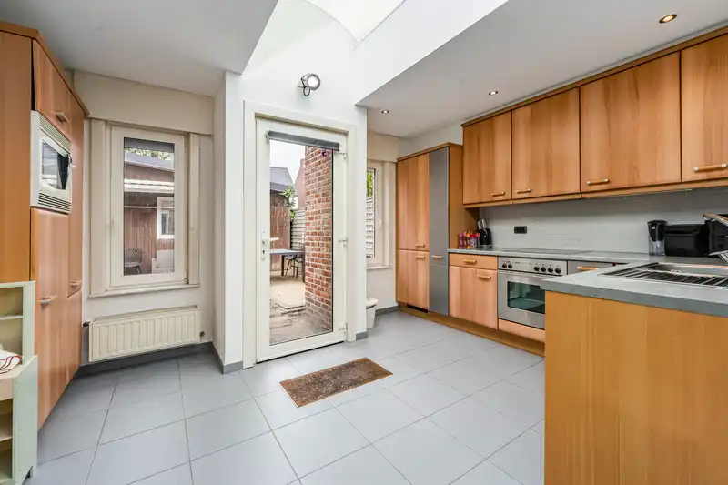 Roeselare : Instapklare, gerenoveerde rijwoning in hartje Roeselare! foto 6