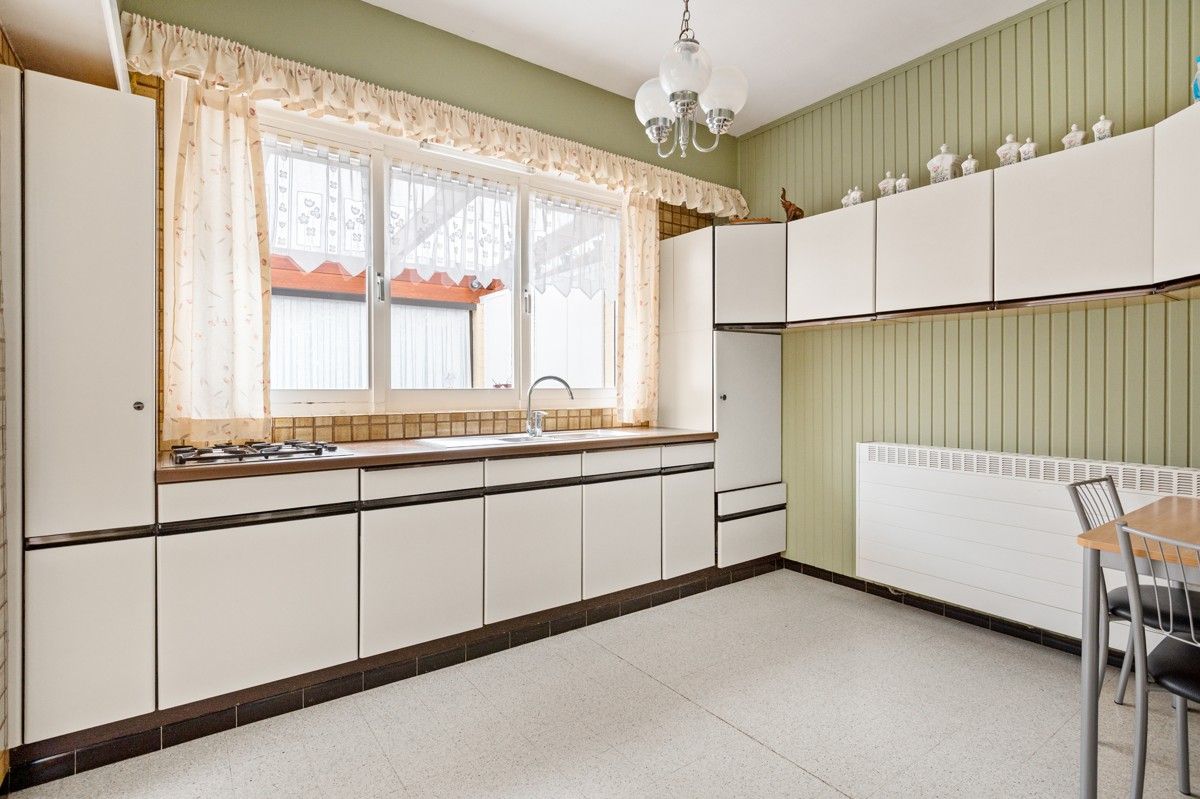 Op te frissen/te renoveren woning met potentieel op toplocatie in Schilde foto 9