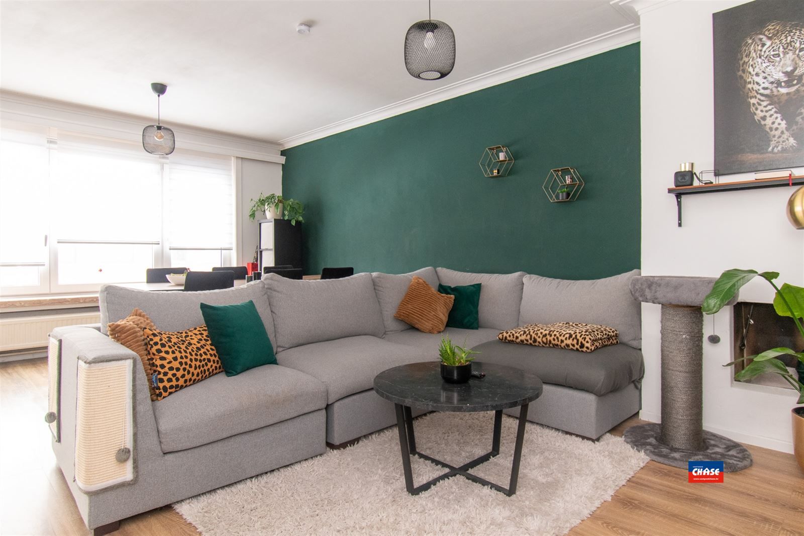 Instapklaar 2-slaapkamer appartement met terras foto {{pictureIndex}}