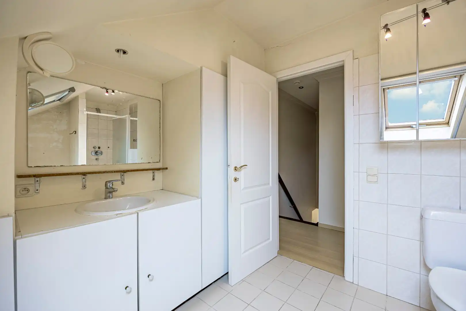 Mooie eigendom op 446 m² met goede locatie - 3 slaapkamers, garage, tuin foto 18