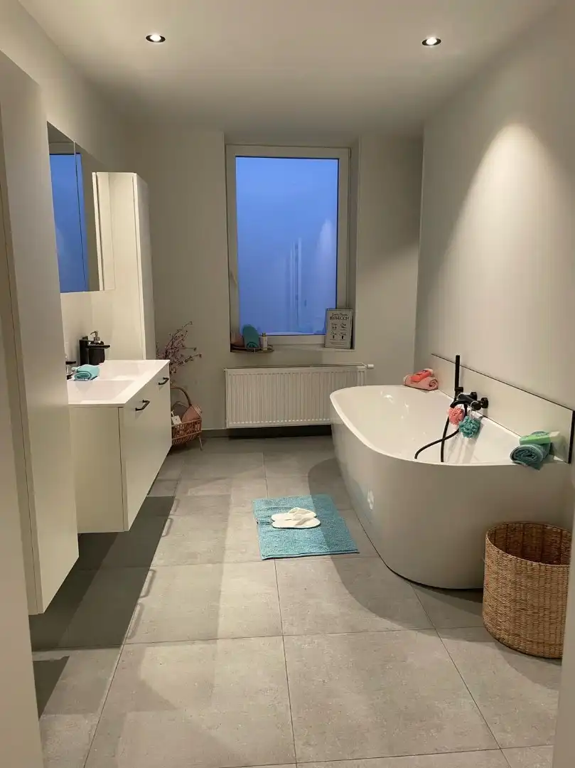 Welkom in deze ruime, vernieuwde BEN-woning met mogelijk 4 ruime slaapkamers, uitweg en zonnepanelen! foto 4