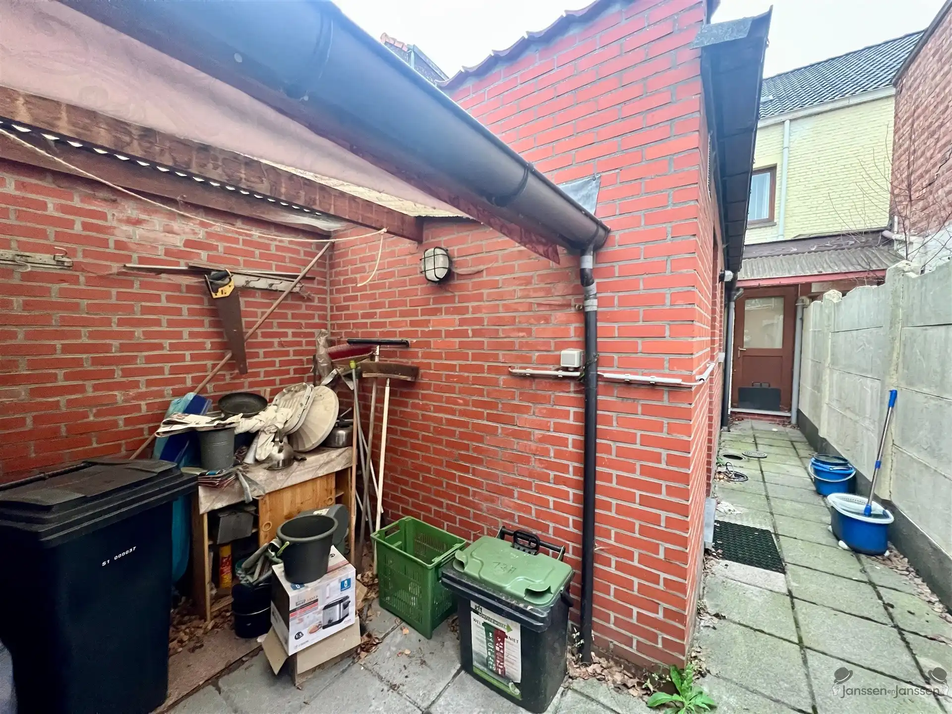 Te renoveren gezinswoning met 2 slaapkamers foto 10