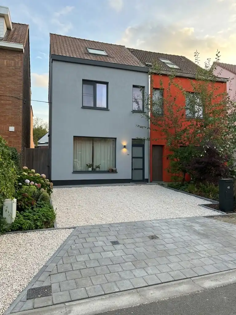 Totaal gerenoveerde, energiezuinige woning foto {{pictureIndex}}