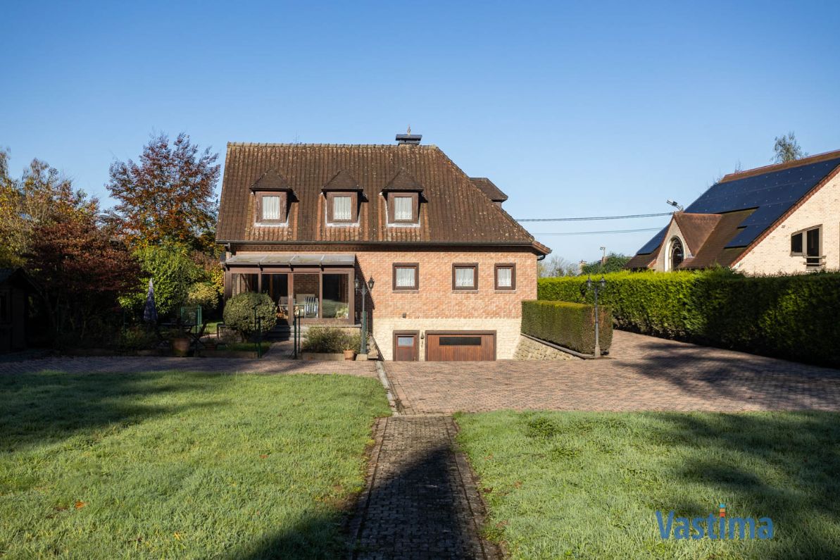 Statige villa met enorm potentieel in een prachtige groene omgeving foto 5