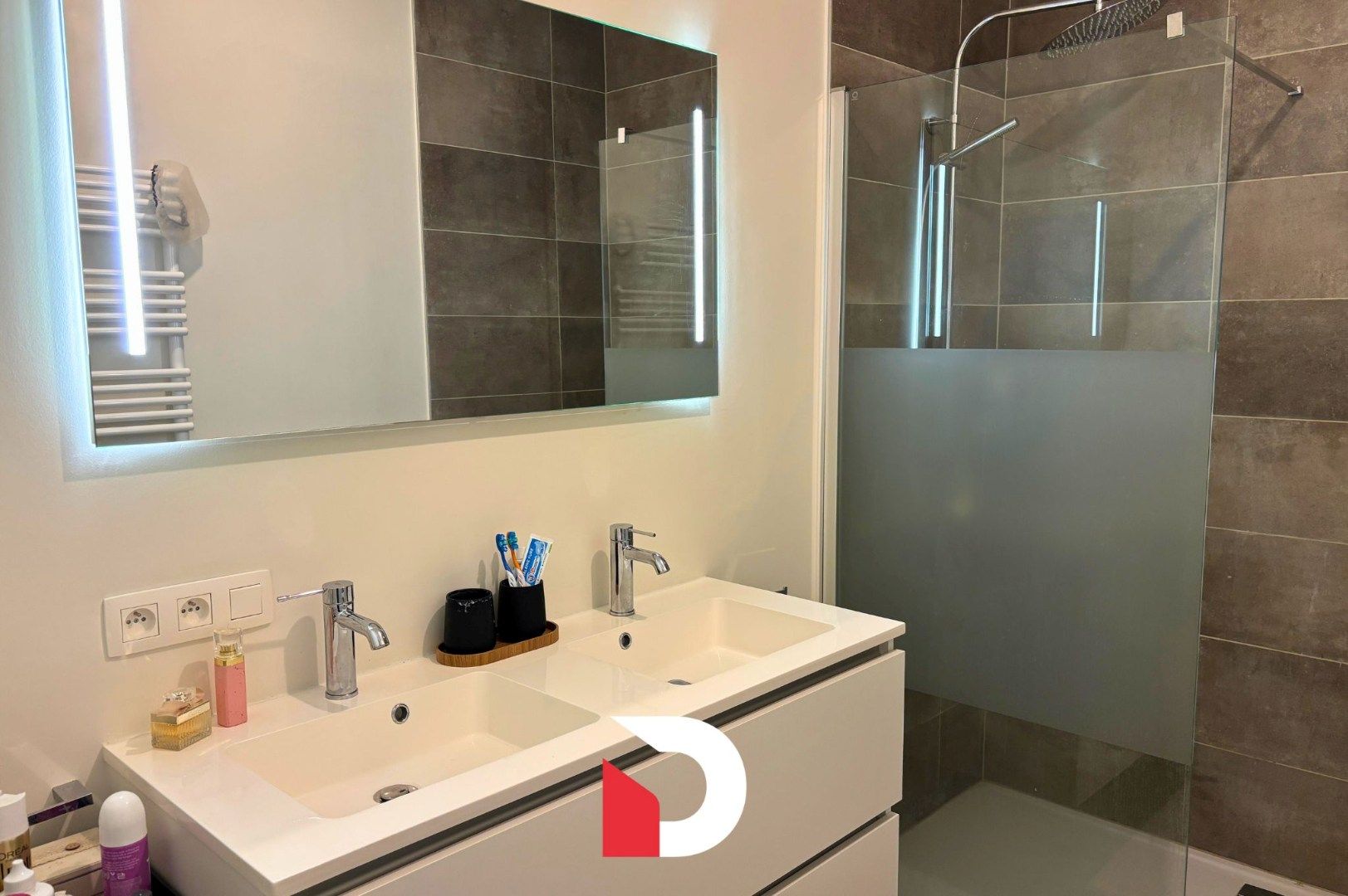 Luxueus gelijkvloers appartement met 2 slaapkamers en autostaanplaats foto 11