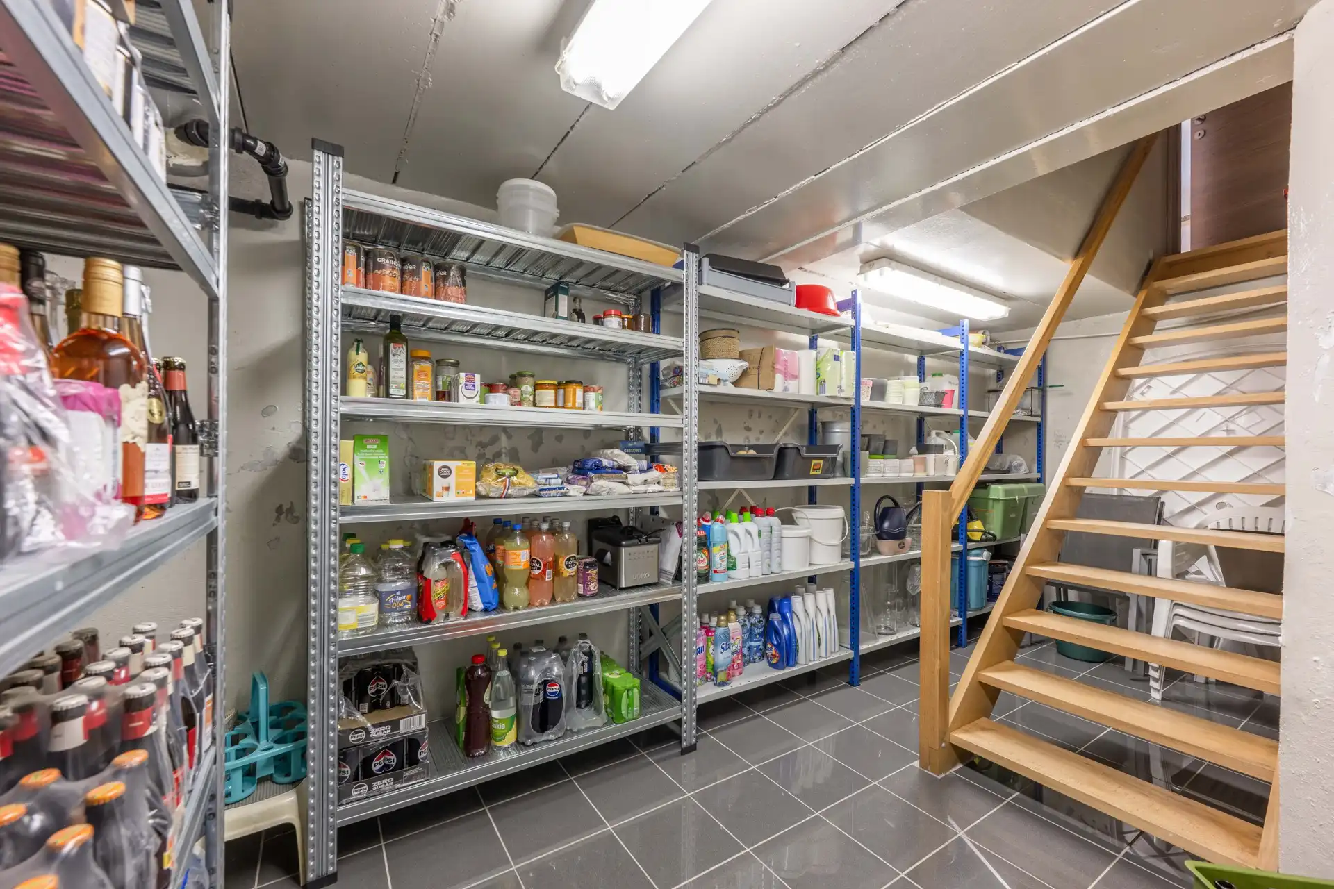 Knappe, verzorgde alleenstaande hedendaagse woning met 3 slaapkamers, garage en een prachtige aangelegde tuin TE KOOP in Wielsbeke! foto 12