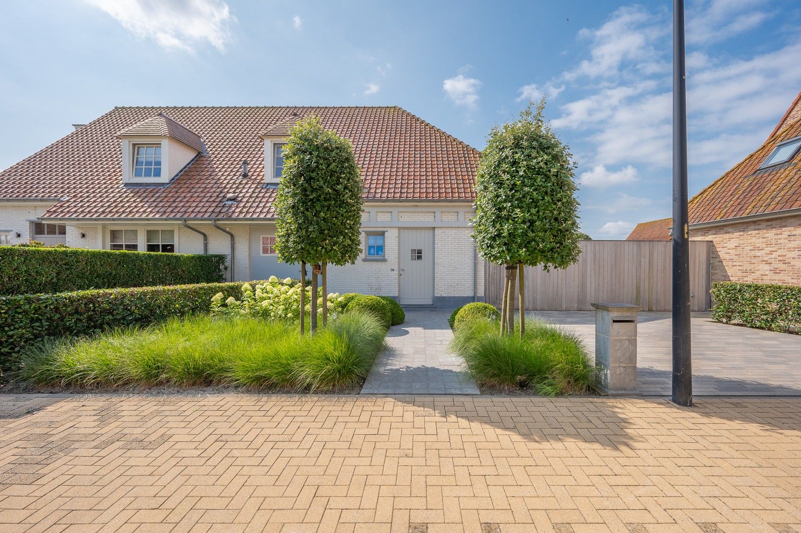 ()=>{if(producerUpdateValueVersion(node),producerAccessed(node),node.value===ERRORED)throw node.error;return node.value} Schildeken 61 - 8300 Knokke-Zoute