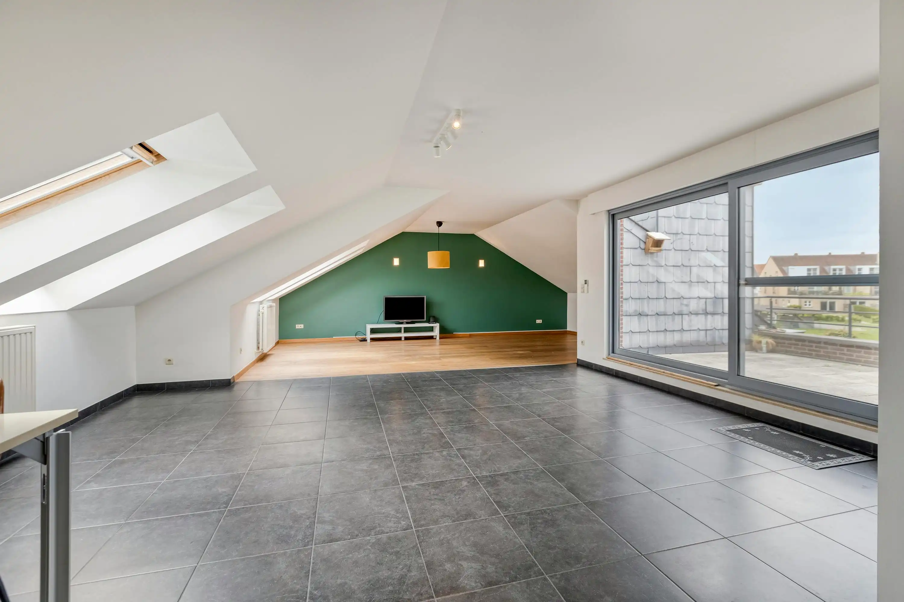 Centraal gelegen appartement met ruim terras en garagebox te Kuringen foto 3