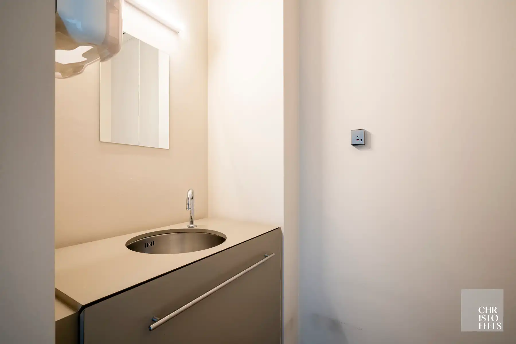 Kantoorruimte (209m²) op toplocatie in Lanaken!  foto 10