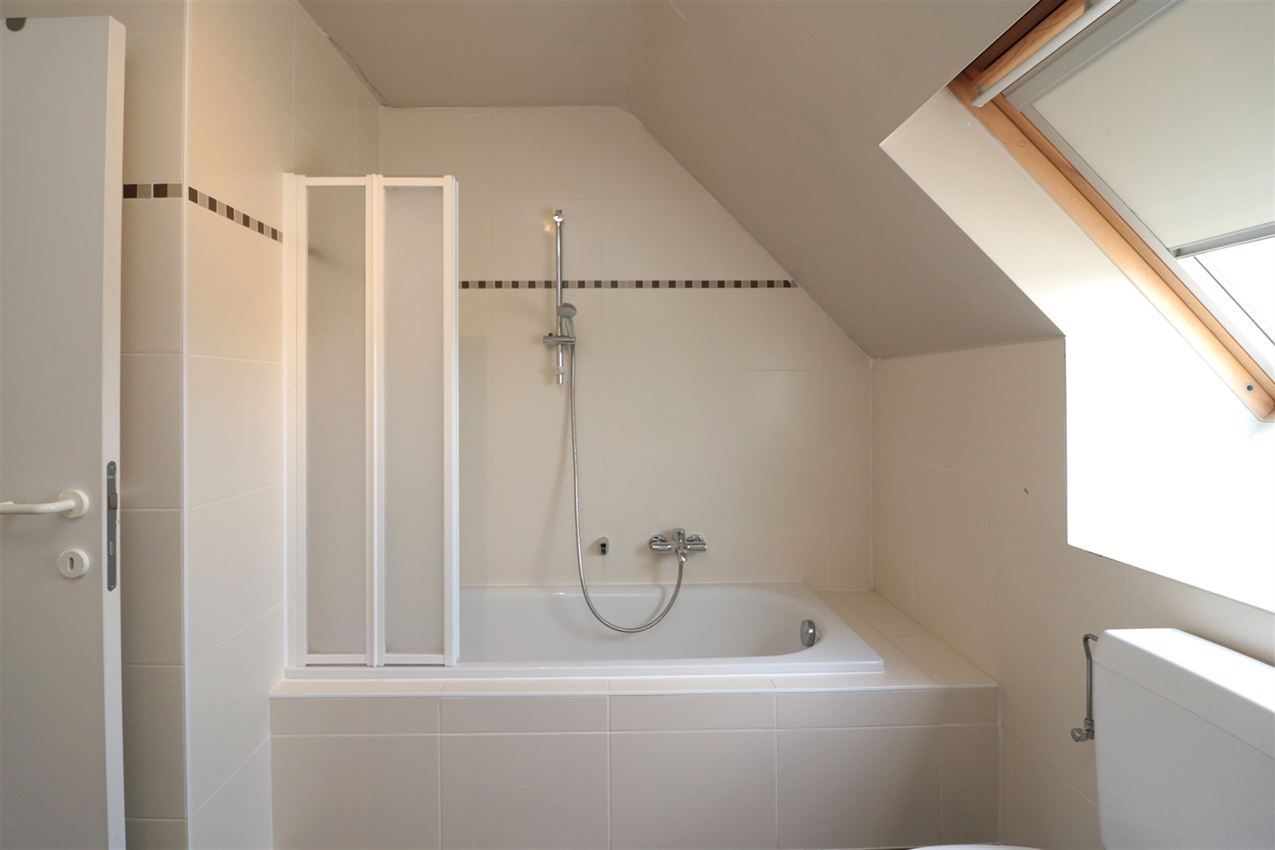Duplex appartement op 2e verdiep (lift) met 2 slpk., mooi groot terras en dubbele garage   foto 17