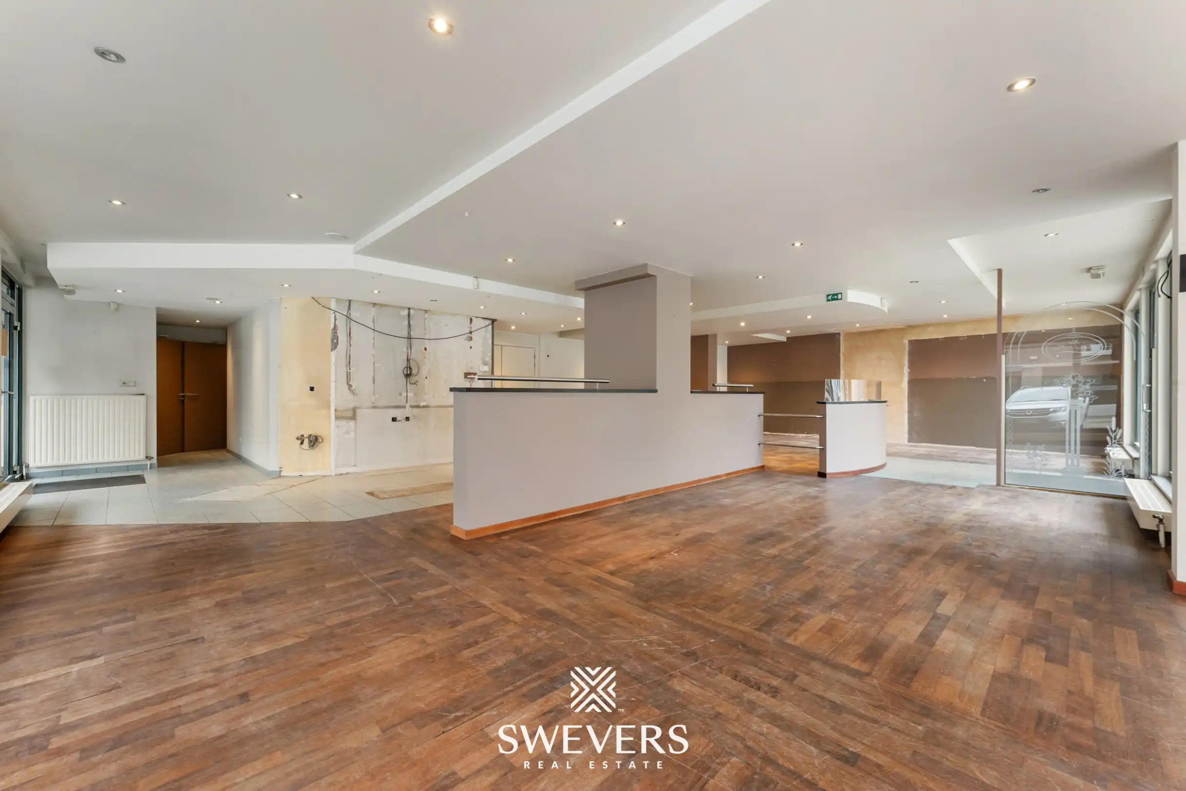 Commerciële opportuniteit met veel visibiliteit en ruimte in het centrum van Beringen foto 7