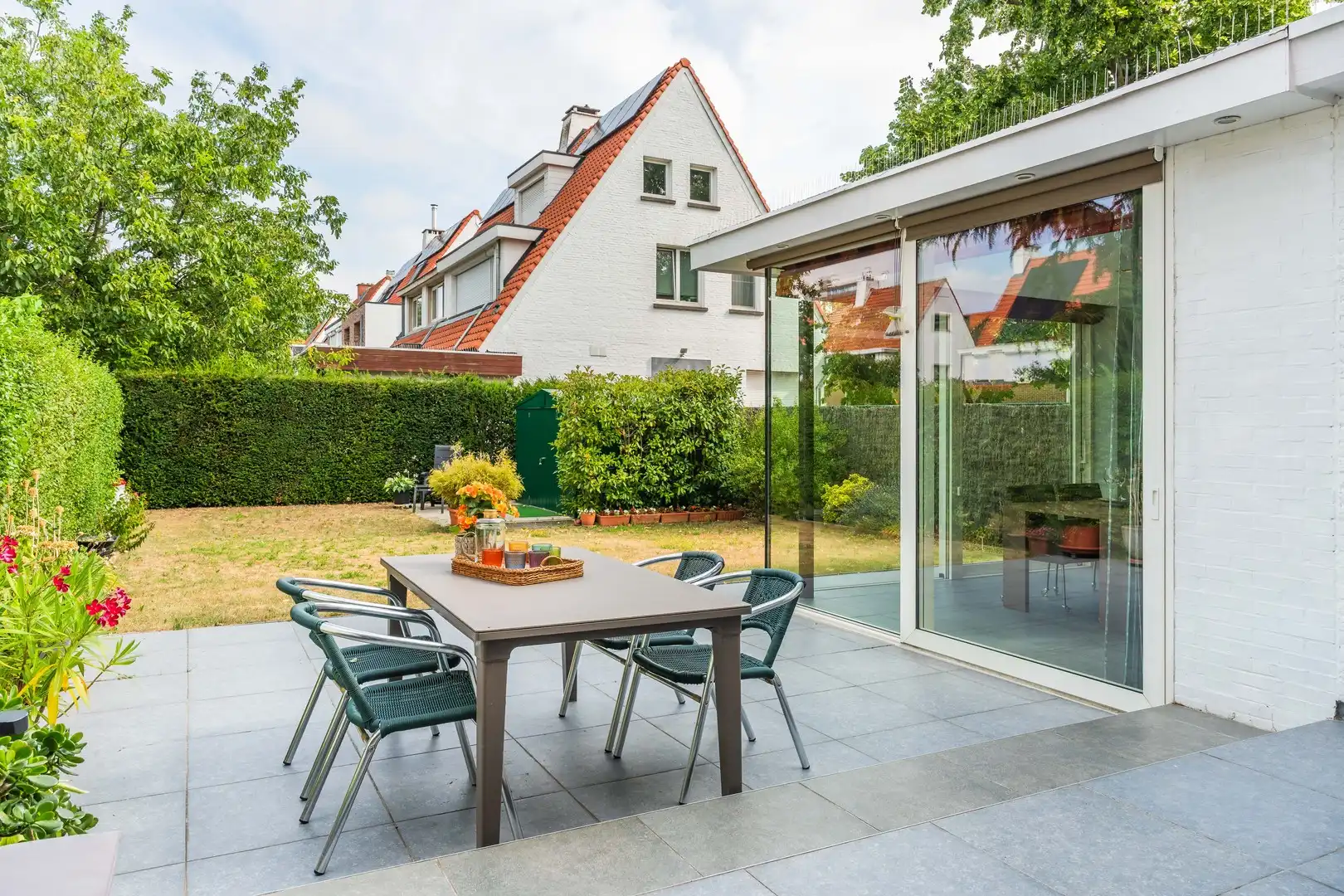 Karaktervolle halfopen woning op een toplocatie tussen stad en natuur foto {{pictureIndex}}