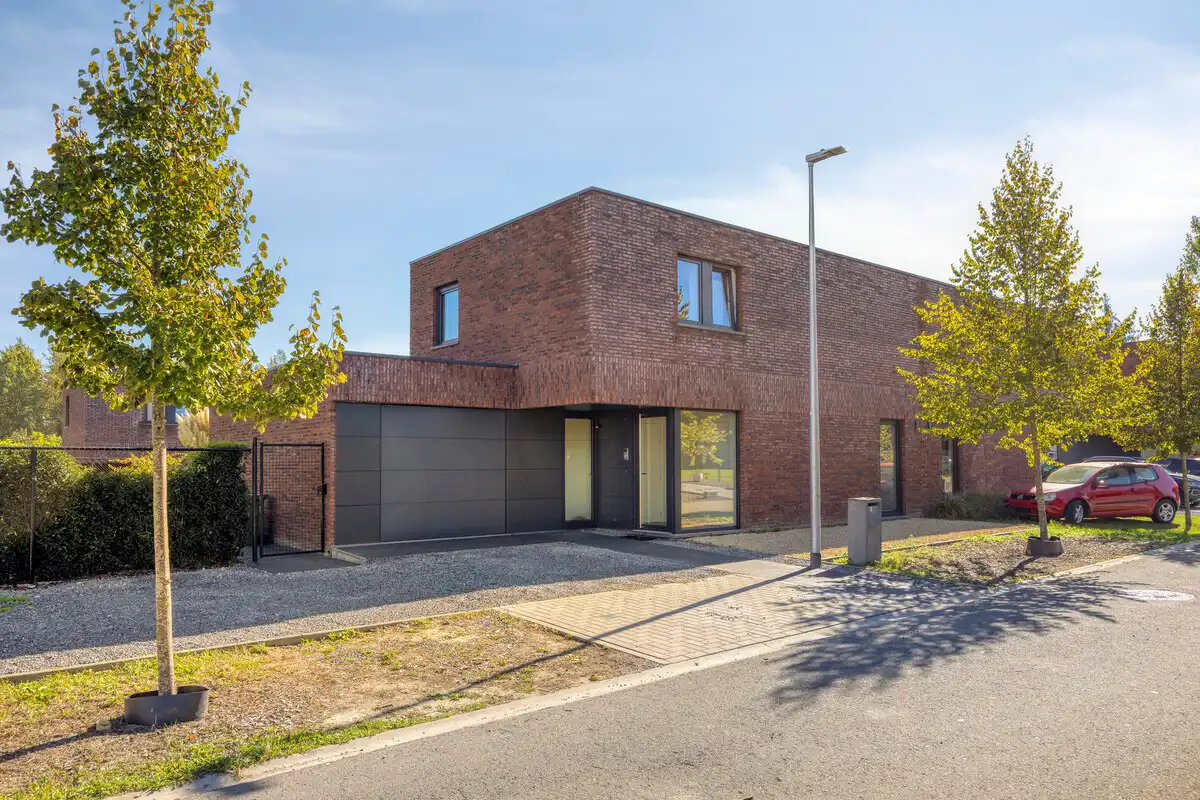 RECENTE HEDENDAAGSE WONING OP 5A12CA MET 3 SLK TE GUIGOVEN. INTERESSANT INVESTERINGSPAND. foto {{pictureIndex}}