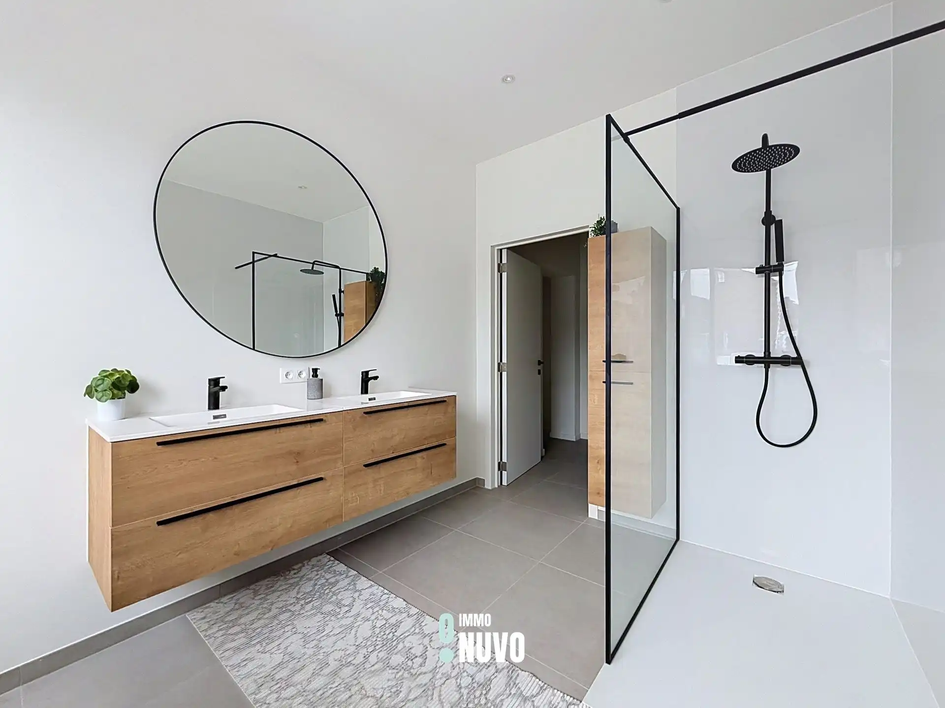 Woning met loods foto 8