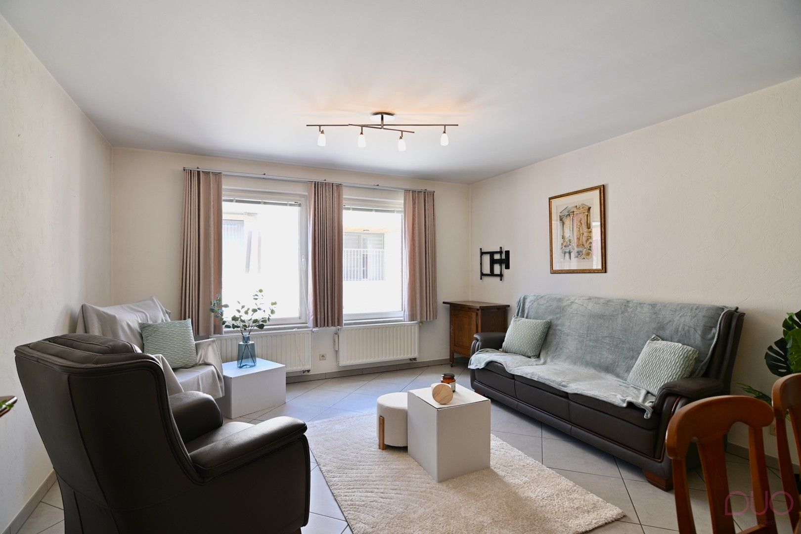 Instapklaar appartement met 2 slaapkamers en autostaanplaats in het stadscentrum van Tongeren-Borgloon (toplocatie inclusief meubels)! foto 2