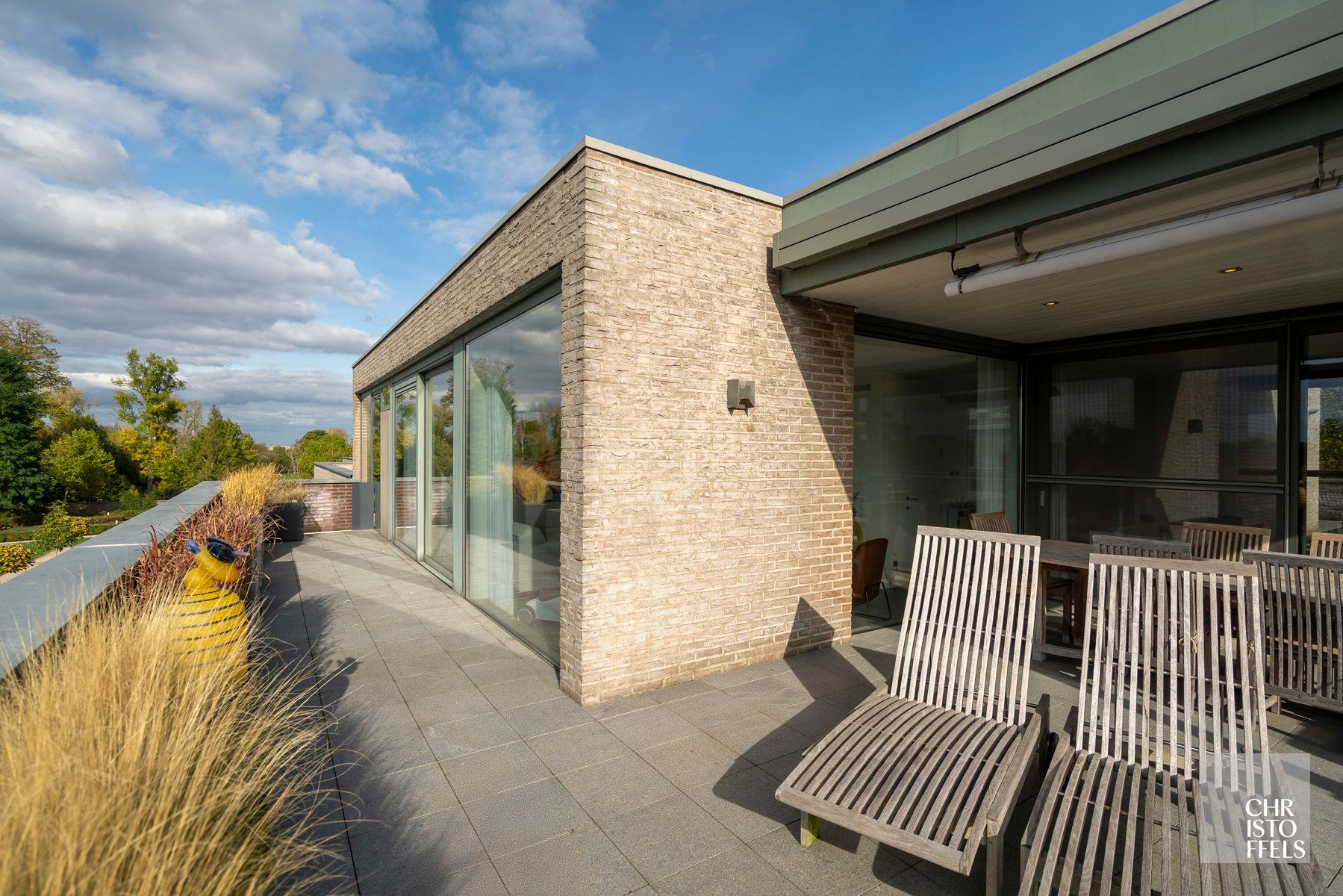 Luxe Penthouse met panoramische glaspartijen en 96m² terrassen in Parkresidentie Oud-Rekem foto 6
