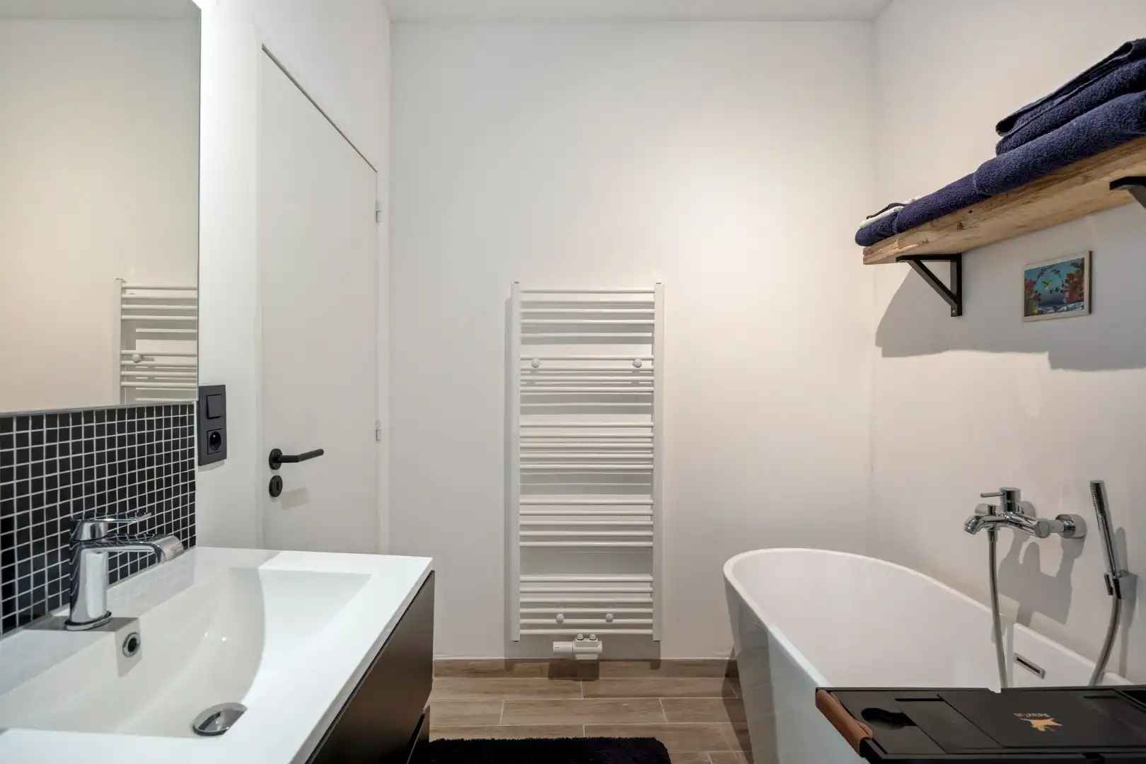 Hedendaags 2 slpk appartement met garage foto 13