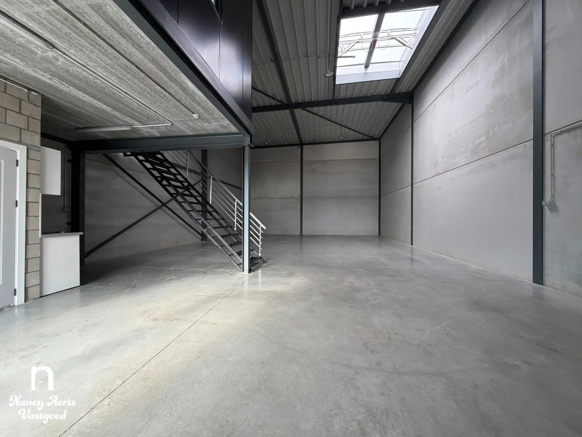 Instapklare KMO-unit van 180m² met kantoorruimte in Beringen foto 4