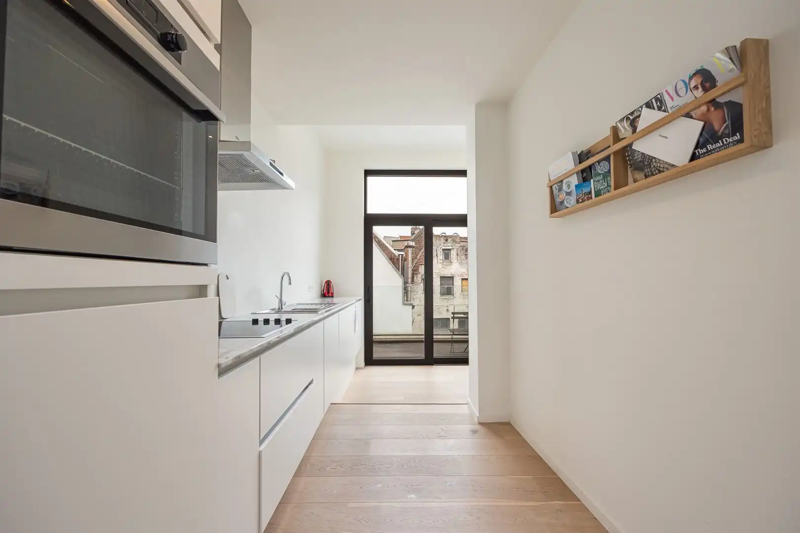 Gerenoveerd appartement met gezellig terras en één slaapkamer foto 7