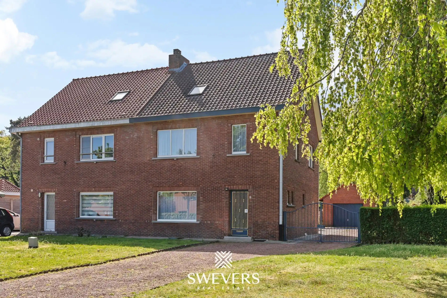 Te renoveren woning met grote tuin en 5 slaapkamers in Genk foto 37