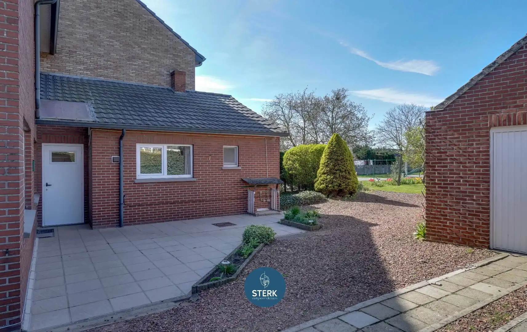 OP TE KNAPPEN GEZINSWONING OP EEN TOPLOCATIE IN CENTRUM LANAKEN !  foto 18