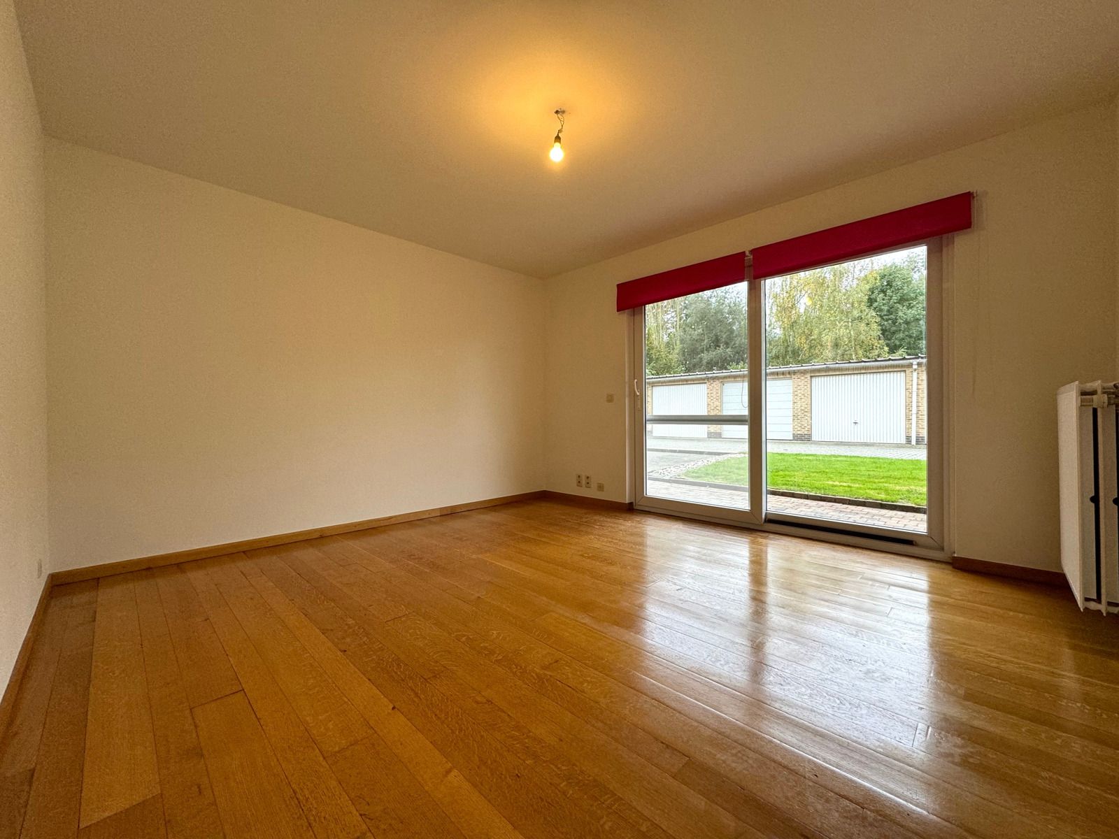 Te huur: 2 slaapkamer gelijkvloers appartement met garage foto 11