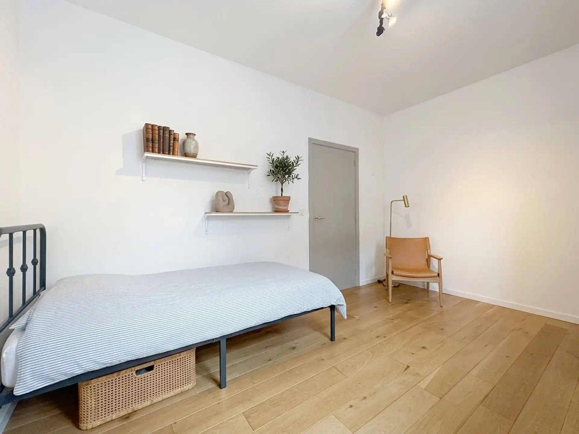 Vlakbij de Botanische Tuinen, mooie flat met 2 slaapkamers  foto 5