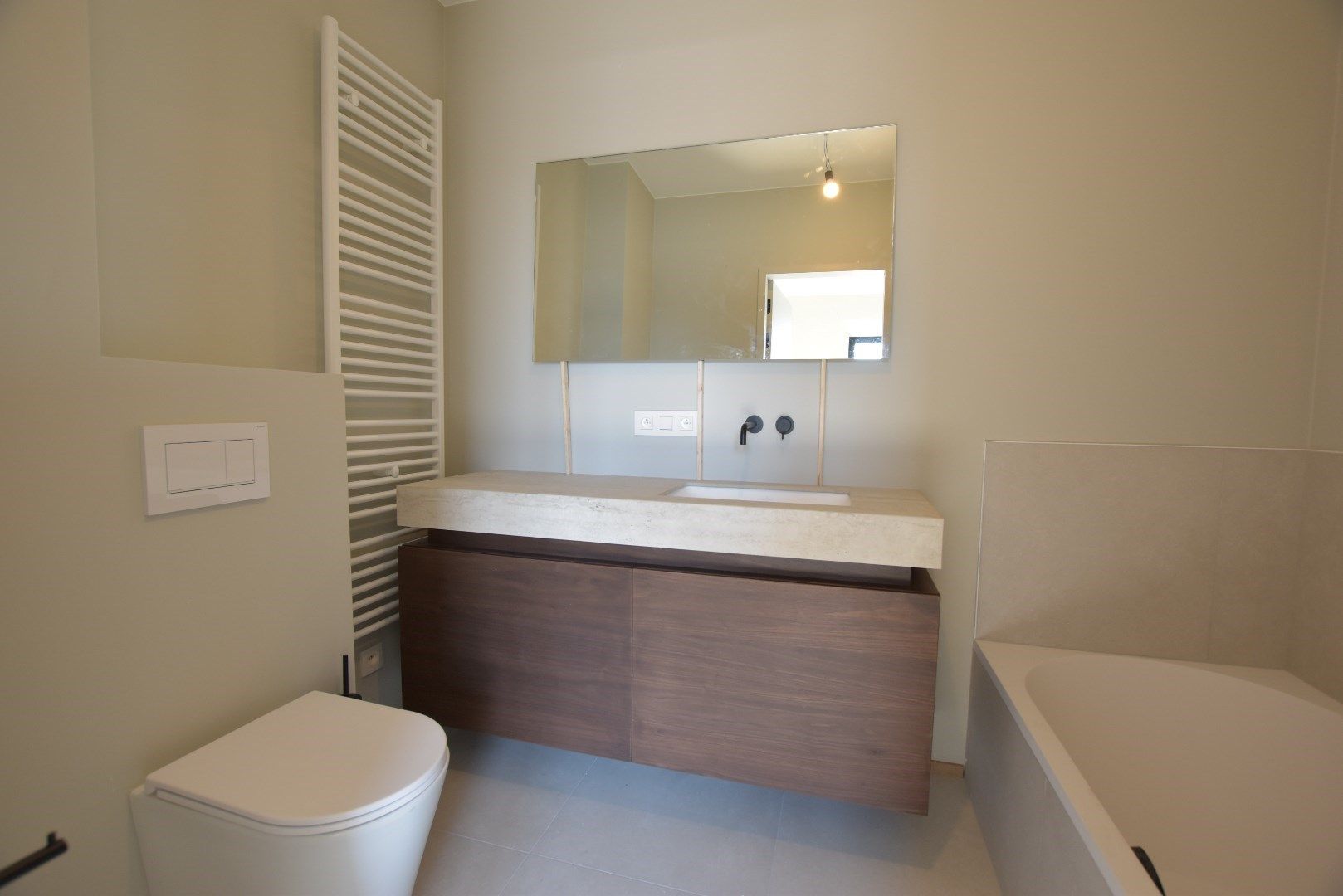 Nieuwbouwwoning rustig gelegen aan Duinenwater foto 16