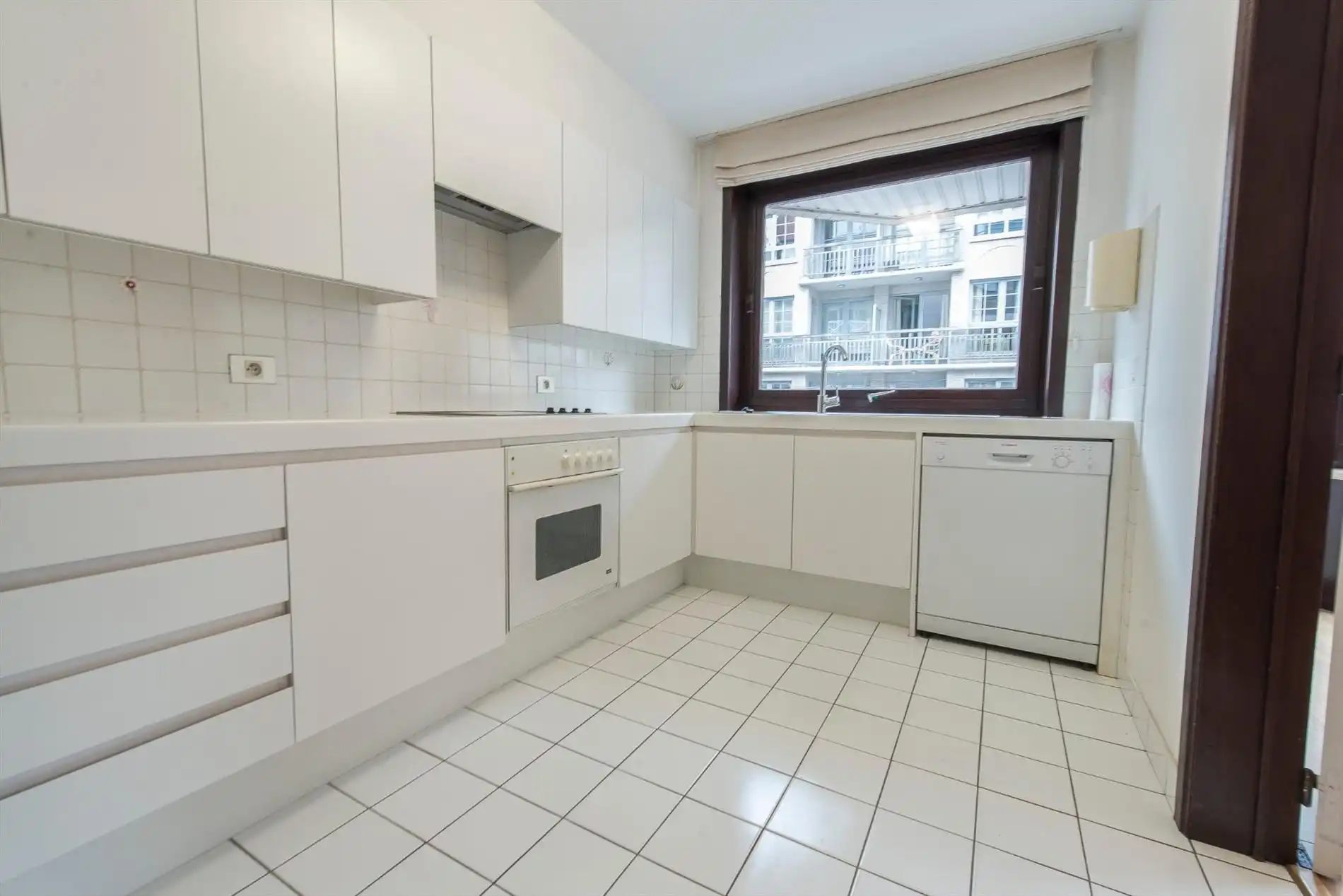 Ruim appartement  gelegen op de Kustlaan tussen het Lichttorenplein en het Driehoeksplein. foto 5