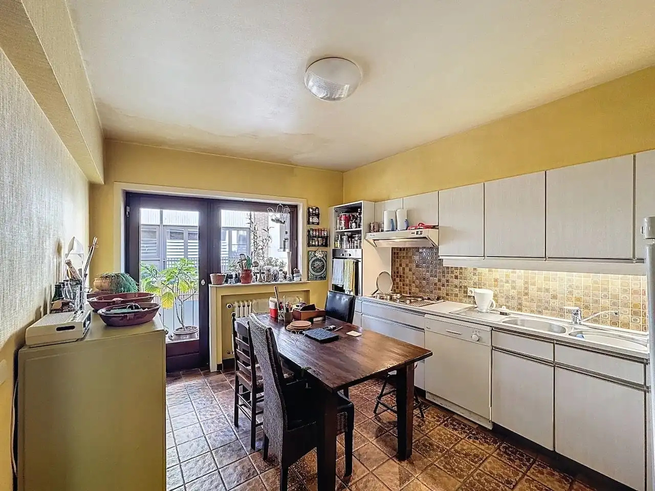 Bijzonder ruime handelswoning vlakbij de Kursaalstraat foto 12