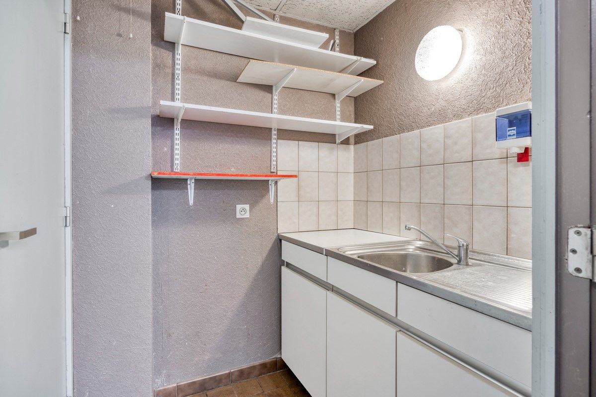 Gunstig gelegen handelsruimte van 56 m² in gallerij "Laarcenter". foto 8